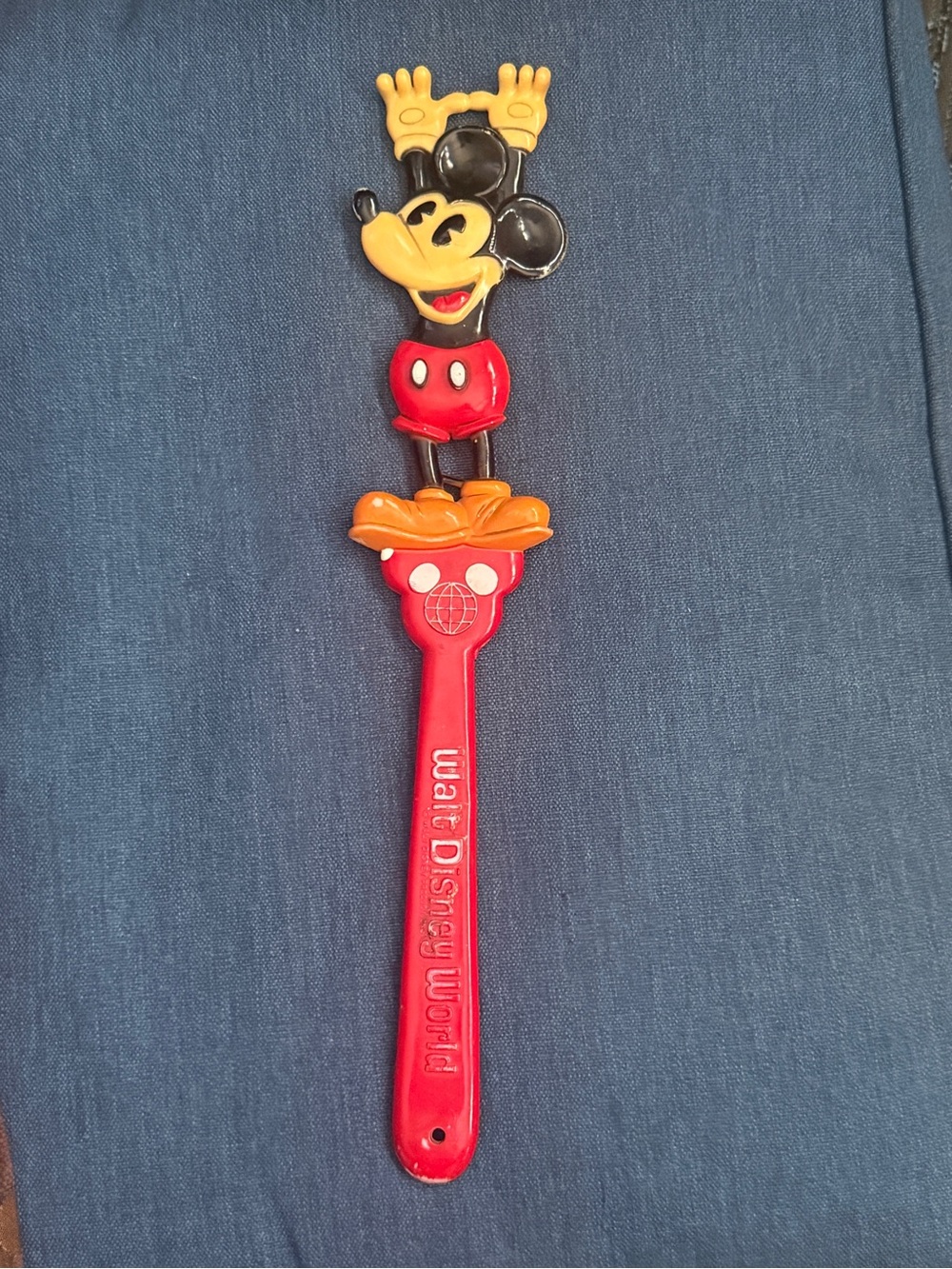 Vintage 1970s Walt Disney World Mickey Mouse back scratcher souvenir